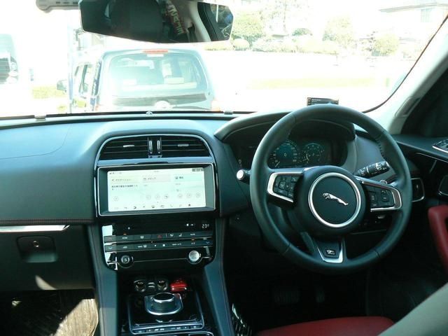 Jaguar F-PACE 2017-01 20918-4