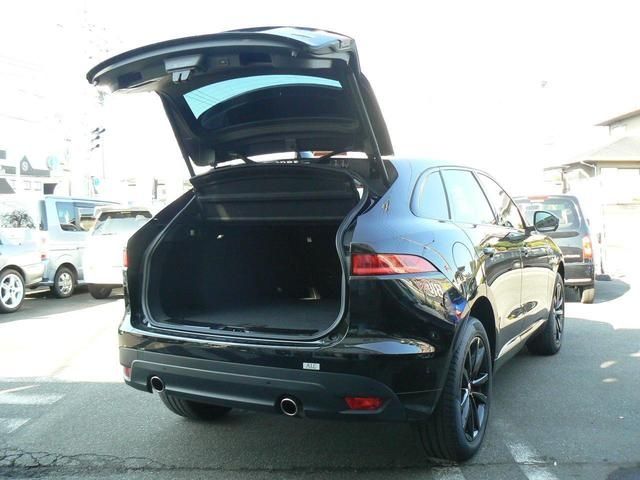 Jaguar F-PACE 2017-01 20918-3