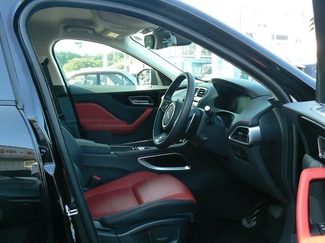 Jaguar F-PACE 2017-01 20918-5