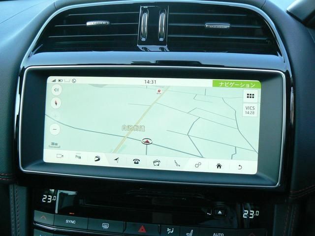 Jaguar F-PACE 2017-01 20918-7