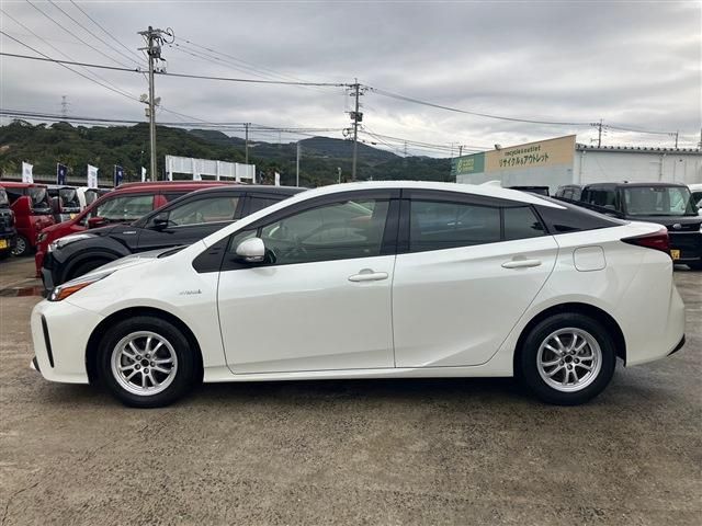Toyota PRIUS 2020-04 190863-4