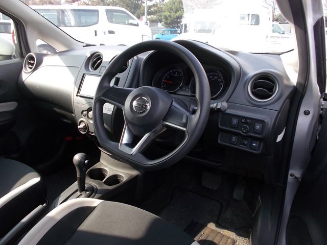 Nissan NOTE 2018-10 16425-1
