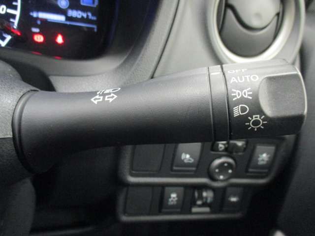 Nissan NOTE 2018-10 28400-14