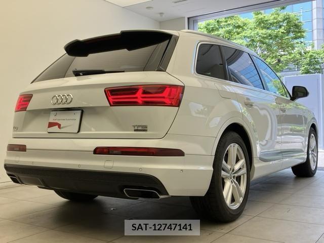 Audi Q7 2018-05 317762-1