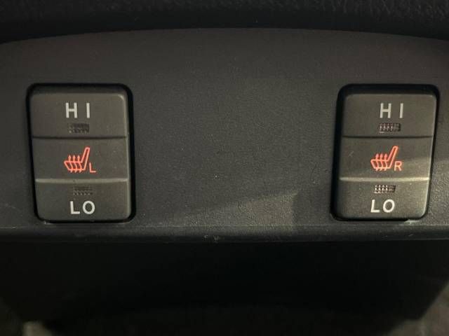 Toyota SIENTA 2018-09 12726-6