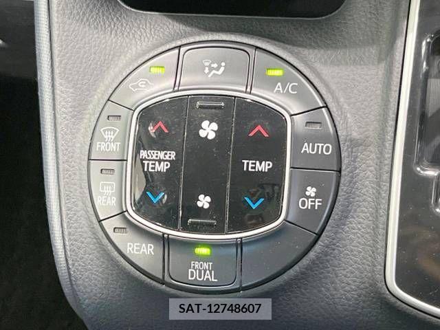 Toyota NOAH 2015-08 279449-7