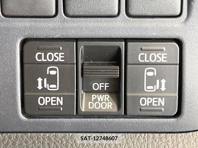 Toyota NOAH 2015-08 279449-5