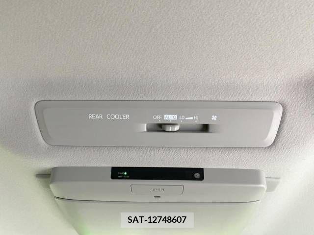 Toyota NOAH 2015-08 279449-6