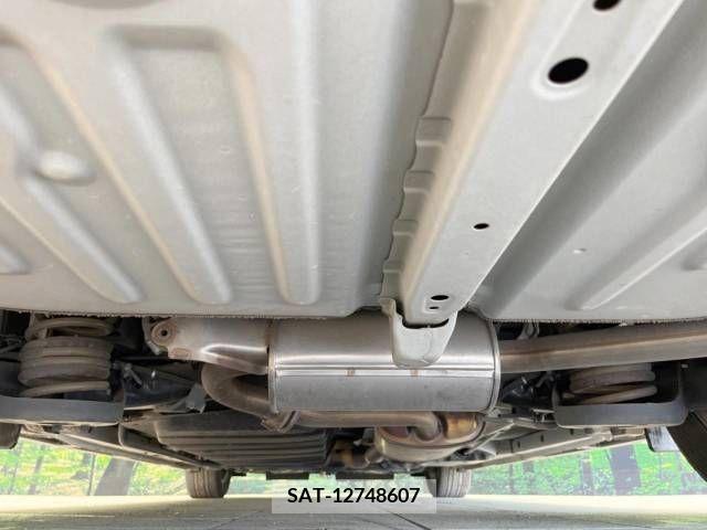 Toyota NOAH 2015-08 279449-19