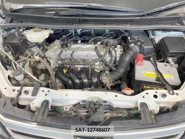 Toyota NOAH 2015-08 279449-18