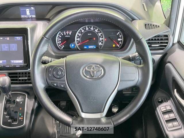 Toyota NOAH 2015-08 279449-12
