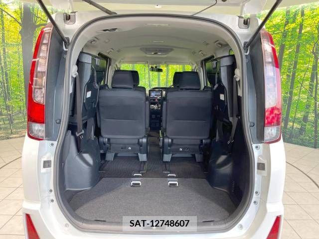 Toyota NOAH 2015-08 279449-11