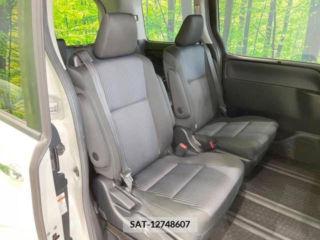 Toyota NOAH 2015-08 279449-9