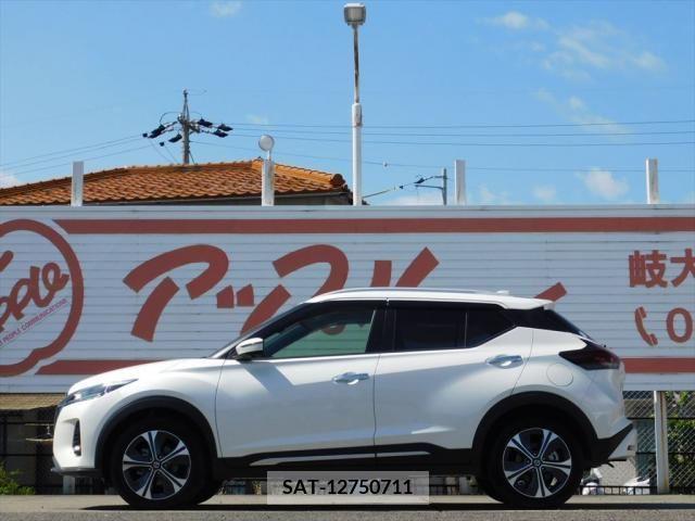 Nissan KICKS 2021-05 297872-4