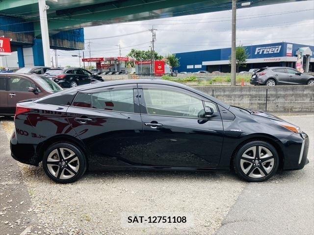 Toyota PRIUS 2019-07 281843-3