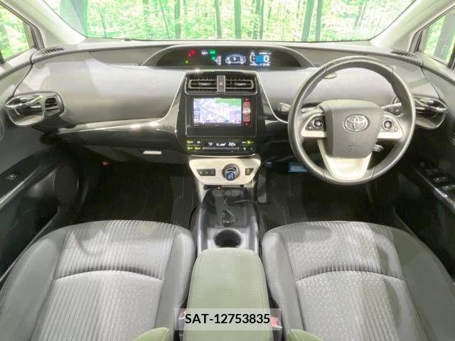 Toyota PRIUS 2016-10 322266-1