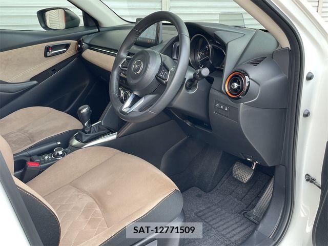 Mazda DEMIO 2017-04 359407-24