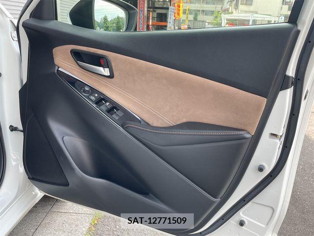 Mazda DEMIO 2017-04 359407-23