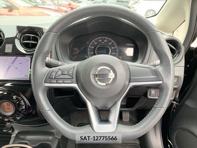 Nissan NOTE 2017-05 215619-24