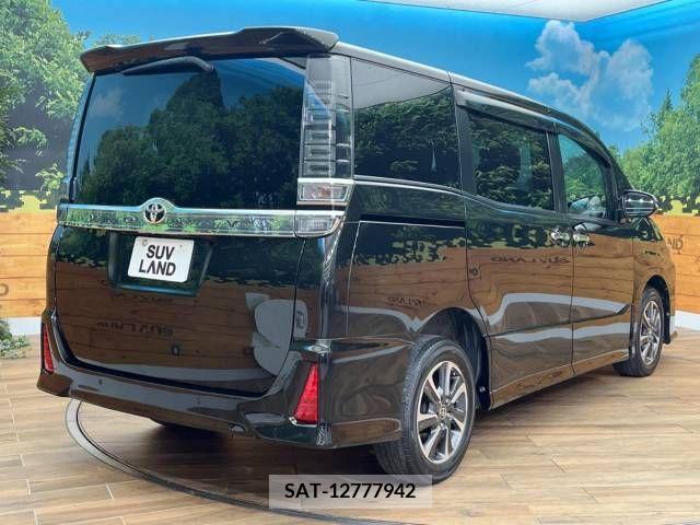 Toyota VOXY 2019-03 370523-17