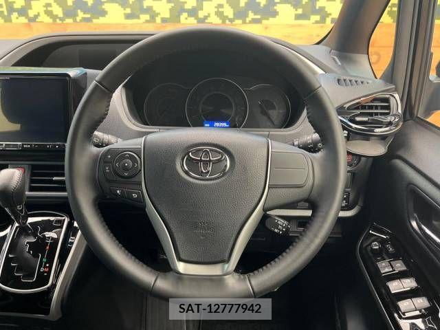 Toyota VOXY 2019-03 370523-11