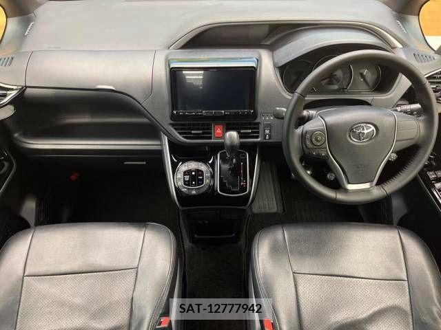 Toyota VOXY 2019-03 370523-1