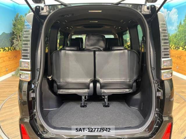 Toyota VOXY 2019-03 370523-10