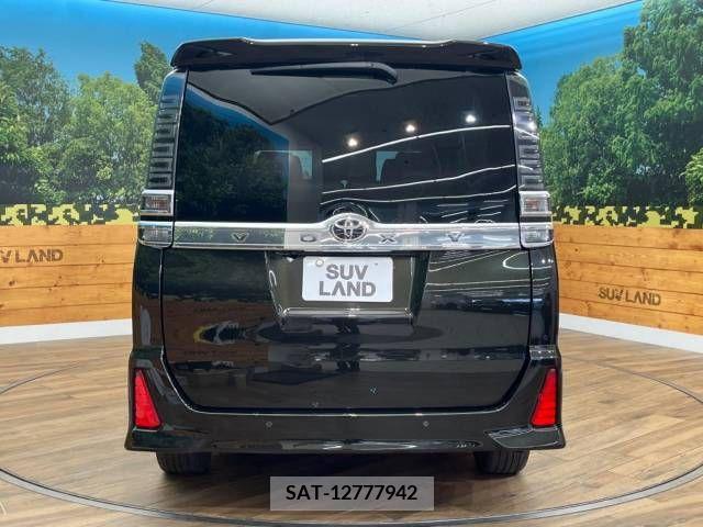 Toyota VOXY 2019-03 370523-15