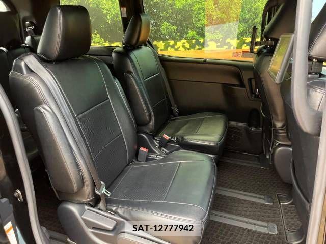 Toyota VOXY 2019-03 370523-8