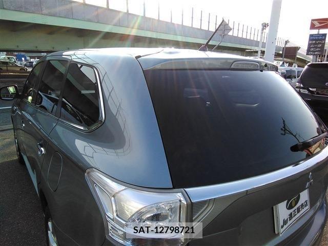Mitsubishi OUTLANDER PHEV 2014-06 213118-9