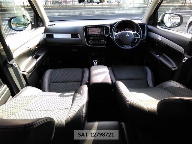 Mitsubishi OUTLANDER PHEV 2014-06 213118-1