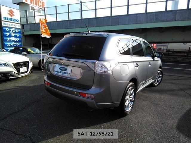 Mitsubishi OUTLANDER PHEV 2014-06 213118-2