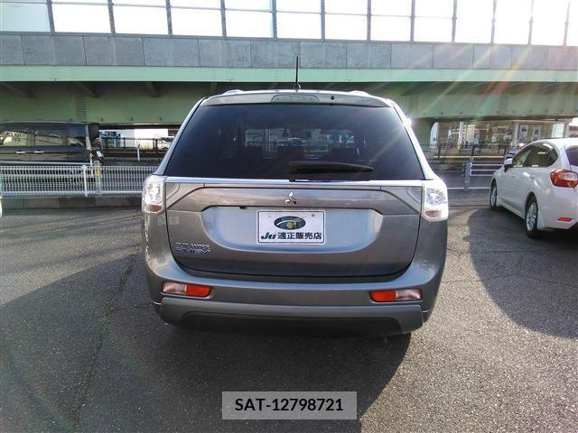Mitsubishi OUTLANDER PHEV 2014-06 213118-6
