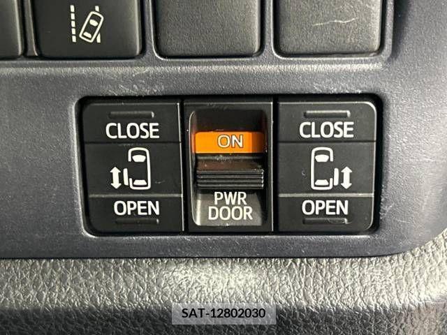 Toyota NOAH 2016-09 349885-3