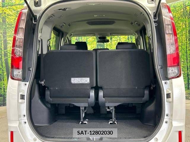 Toyota NOAH 2016-09 349885-11