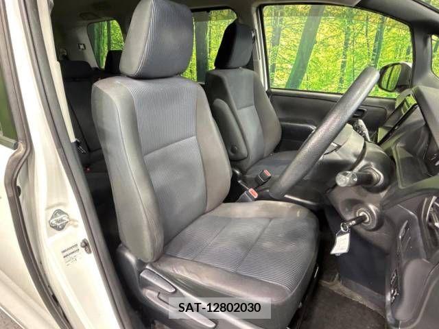 Toyota NOAH 2016-09 349885-8