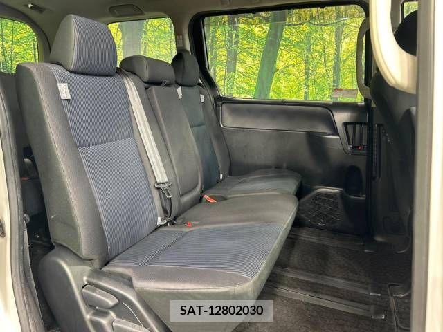 Toyota NOAH 2016-09 349885-9