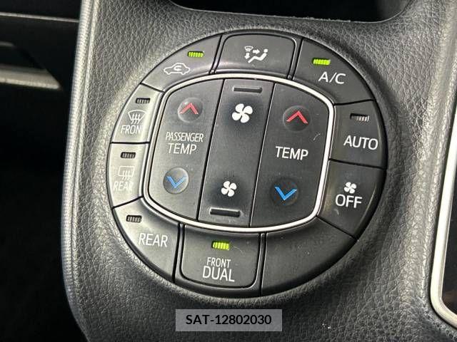 Toyota NOAH 2016-09 349885-7