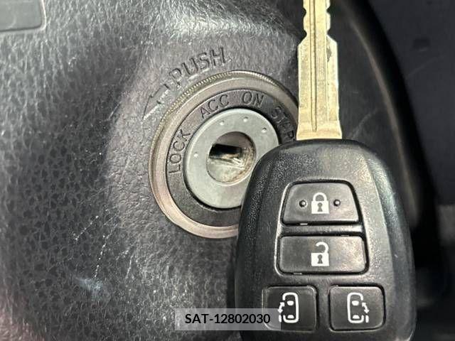Toyota NOAH 2016-09 349885-5