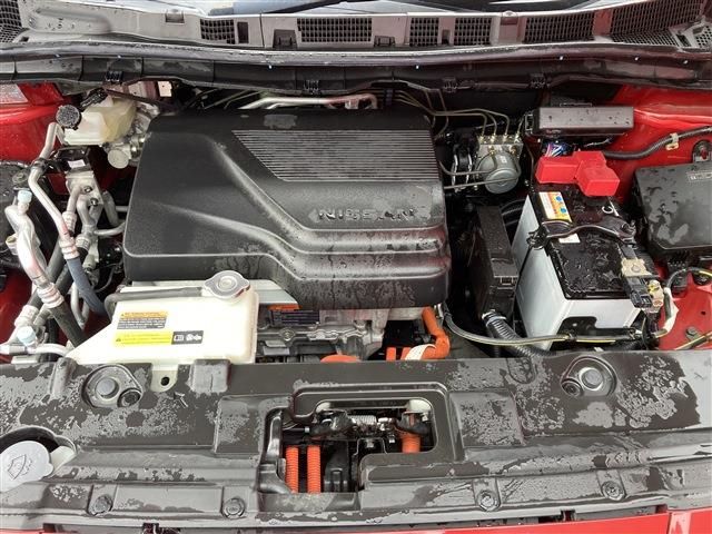 Nissan LEAF 2018-04 3635-24