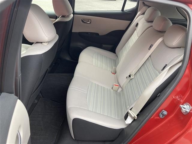 Nissan LEAF 2018-04 3635-6