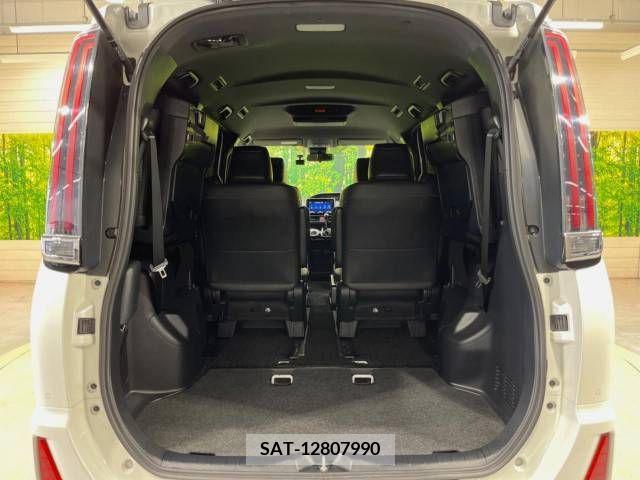 Toyota NOAH 2021-06 377638-11