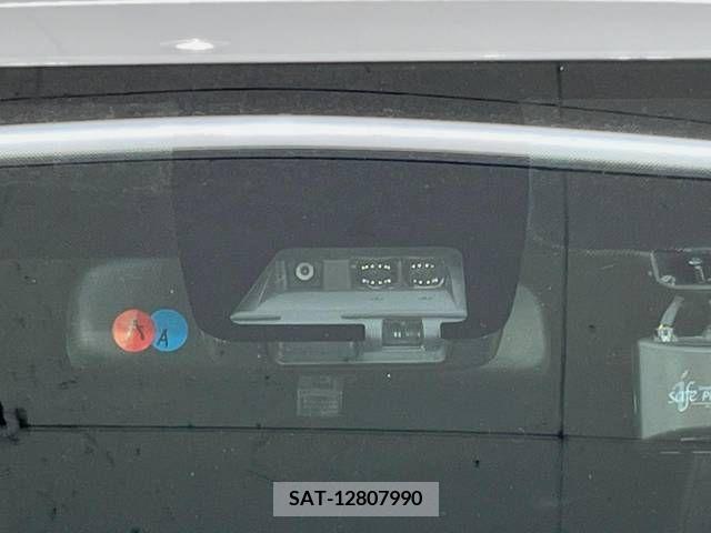 Toyota NOAH 2021-06 377638-3