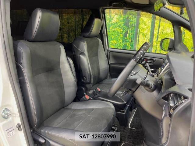 Toyota NOAH 2021-06 377638-8