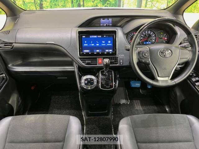 Toyota NOAH 2021-06 377638-1