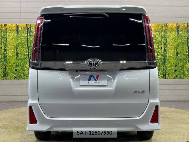 Toyota NOAH 2021-06 377638-16