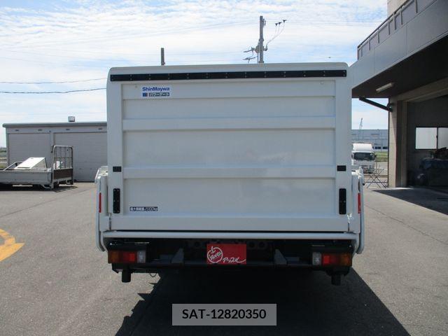 Hino DUTRO 2017-02 320417-4