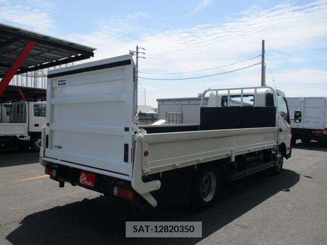 Hino DUTRO 2017-02 320417-2