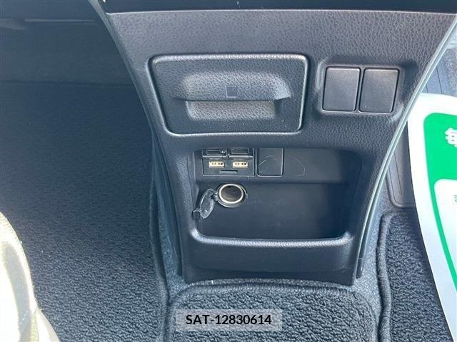 Toyota VOXY 2021-08 289136-16
