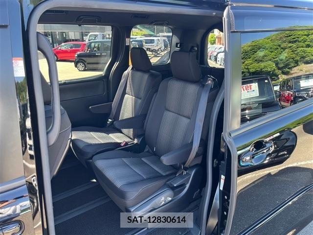 Toyota VOXY 2021-08 289136-3